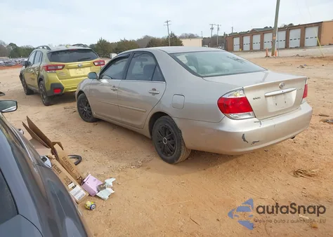 2005 Toyota Camry Le z USA, uszkodzony, nr VIN 4T1BE32KX5U973974